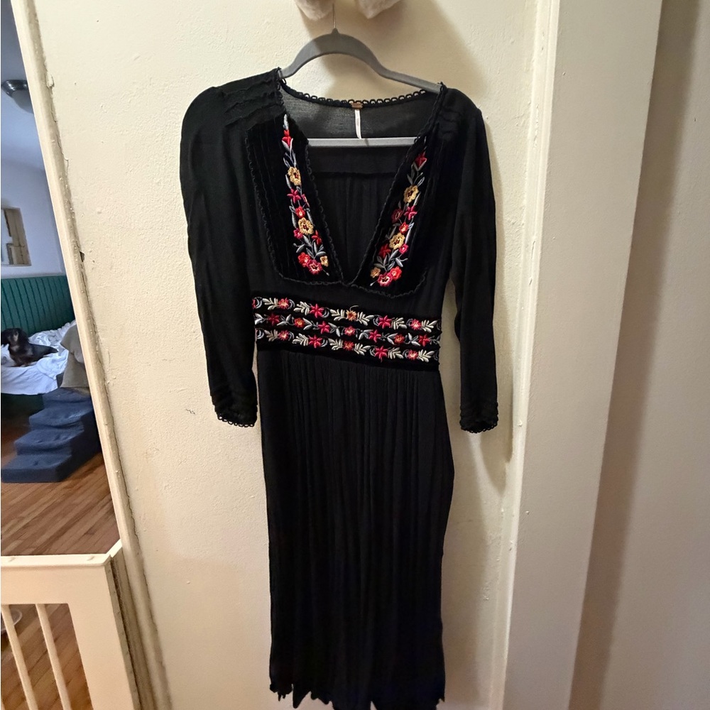 Elegant Black Floral Embroidered Dress